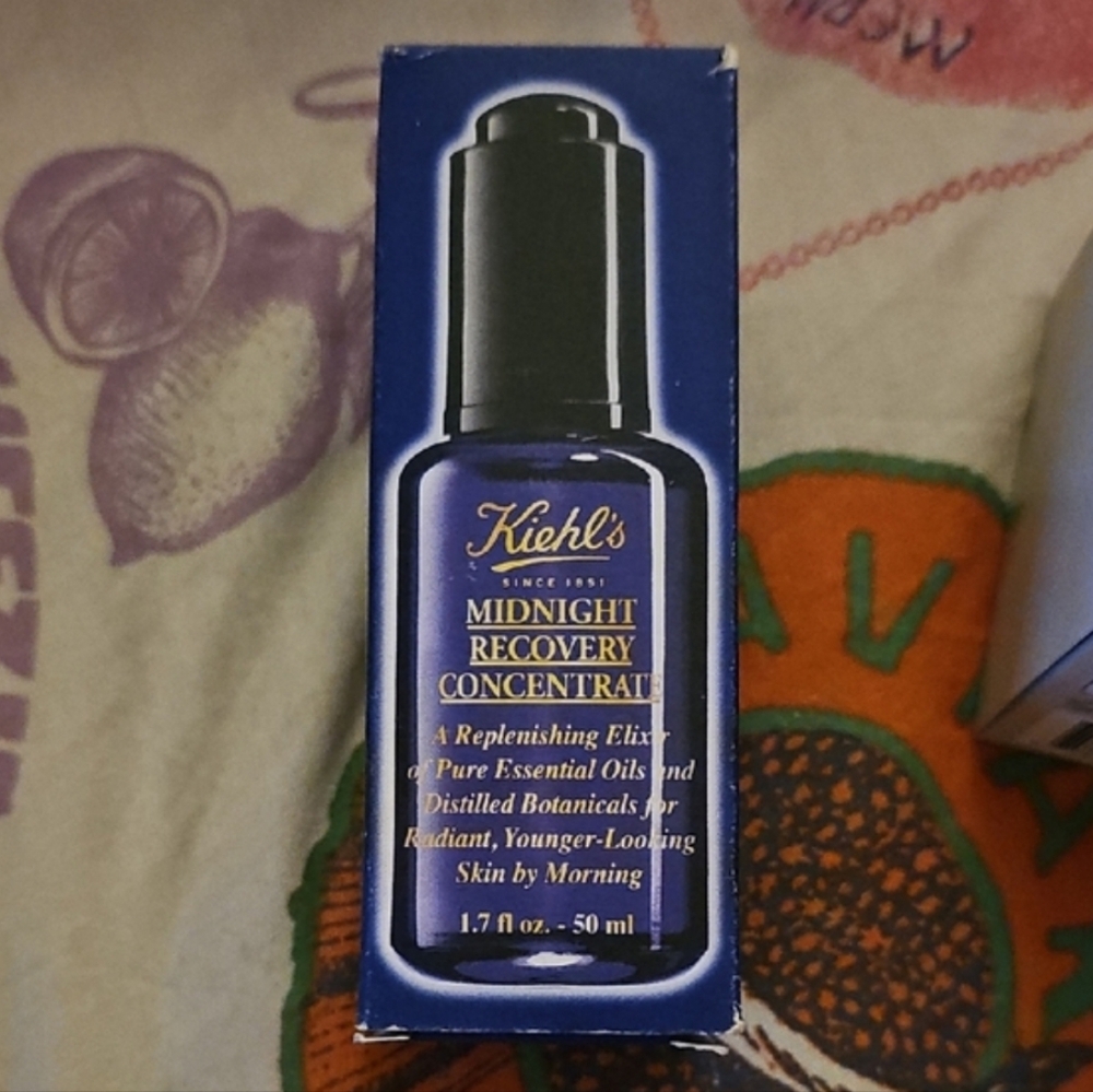 Kiehl's Midnight Recovery Concentrate in Deep Blue